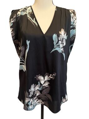 White House Black Market Black Floral V-Neck Sleeveless Blouse Small Runs Big